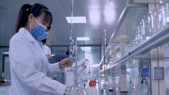 Professional technicians perform finished product inspection in the advanced laboratory